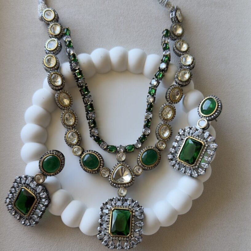Green Victoria Necklace Set