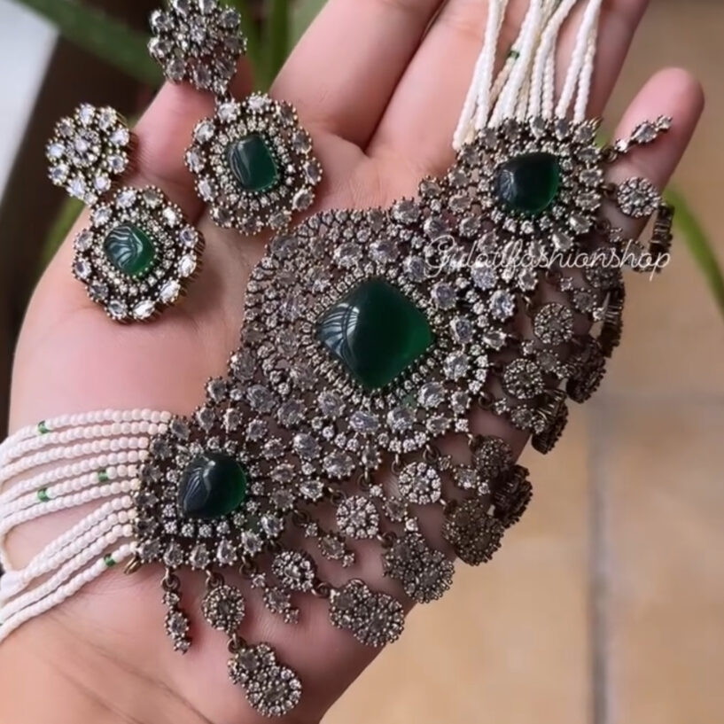 Green Ad Golden Choker Set