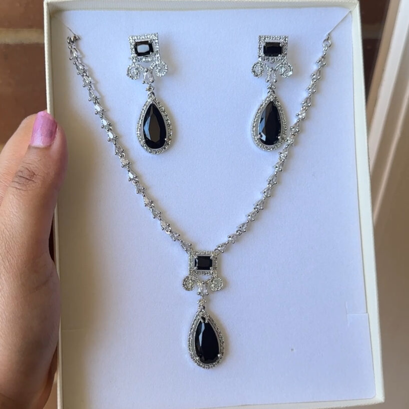 Alia Necklace Set - Black
