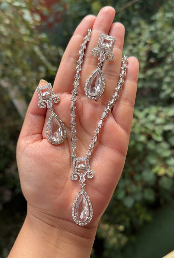 Alia Necklace Set (White)