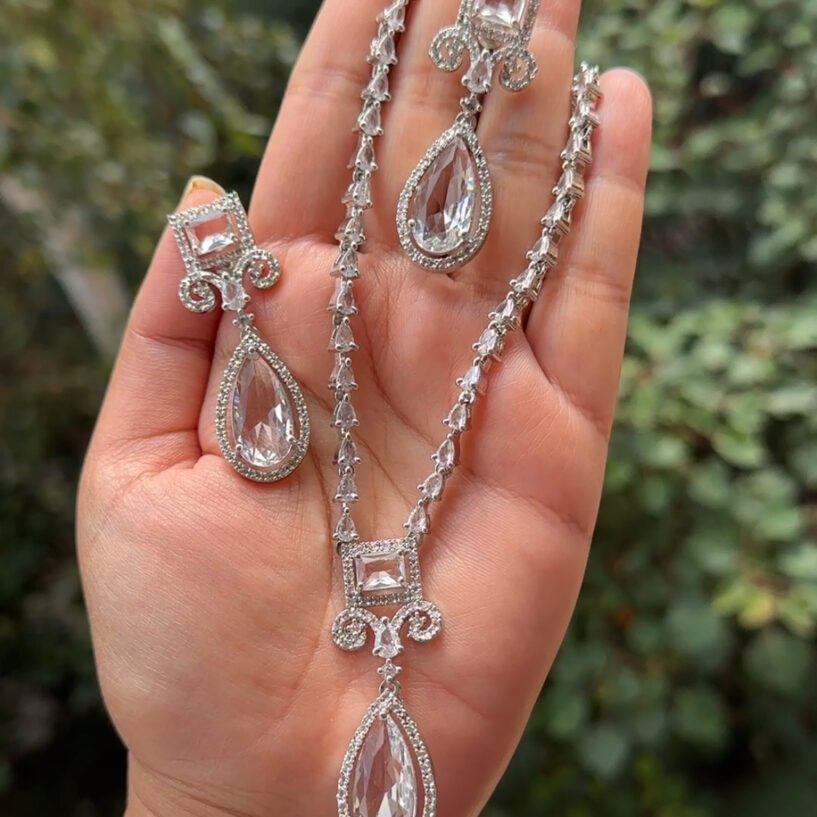 Alia Necklace Set (White)