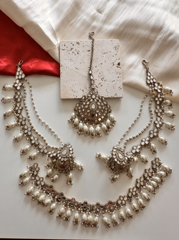 Isha Necklace Set (White Pearls)