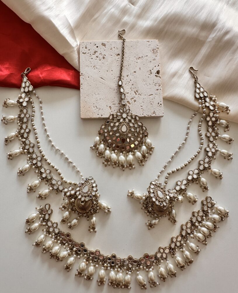 Isha Necklace Set (White Pearls)