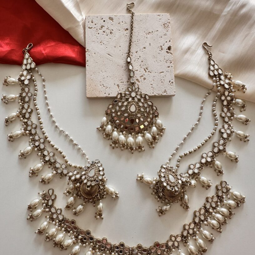 Isha Necklace Set (White Pearls)