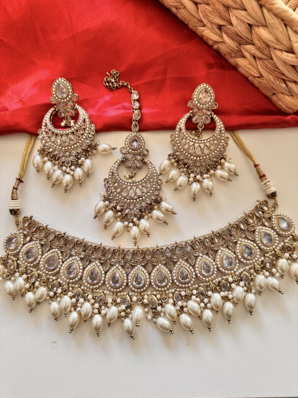 Shilpa Necklace Set (White)