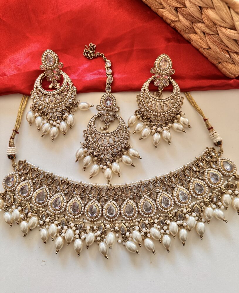 Shilpa Necklace Set (White)