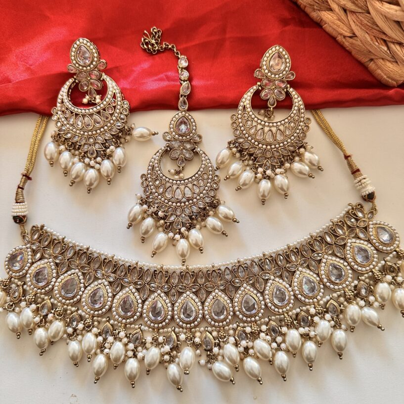 Shilpa Necklace Set (White)