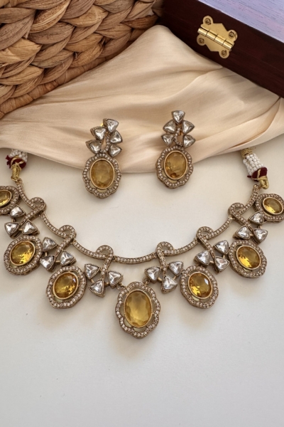 Tanuja Necklace Set