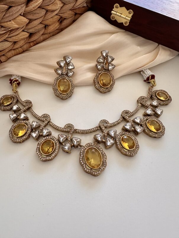 Tanuja Necklace Set - Image 2