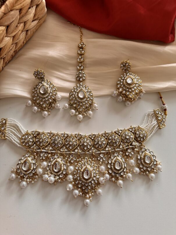 Ashnoor Necklace Set