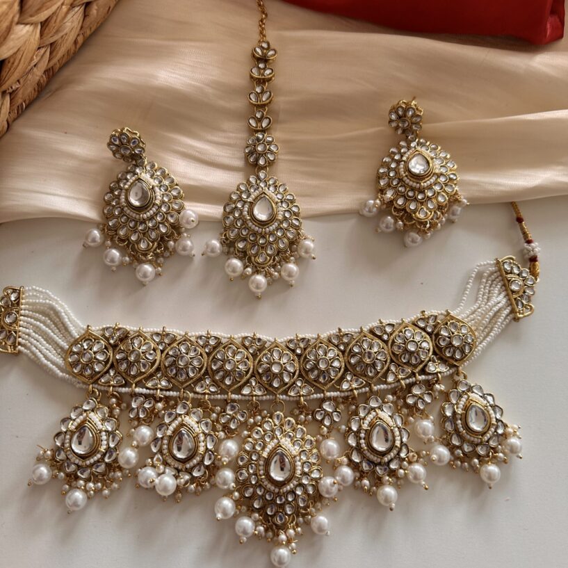 Ashnoor Necklace Set
