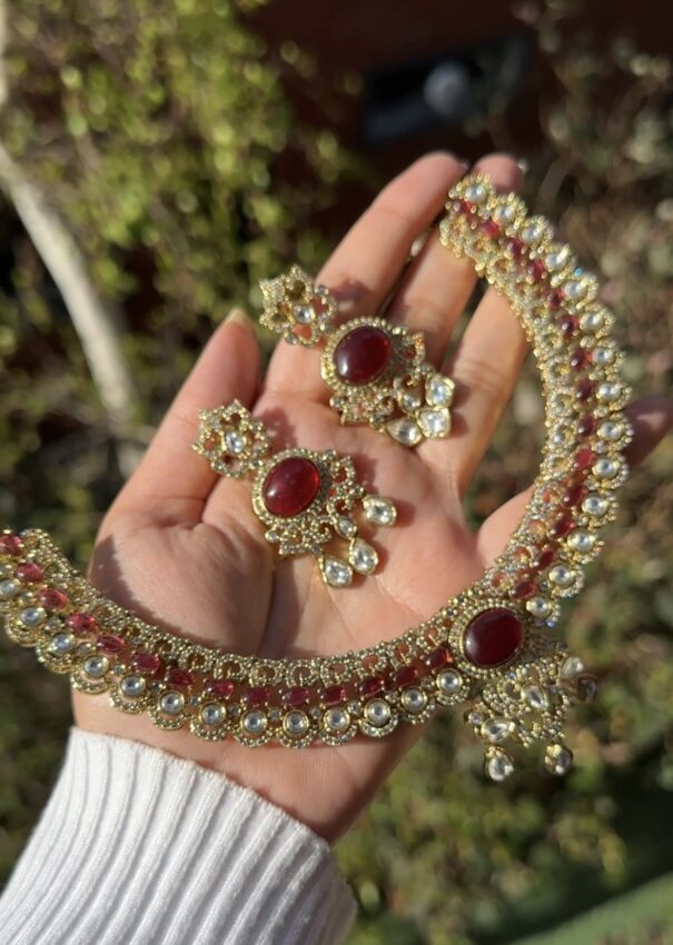 Laachi Necklace Set