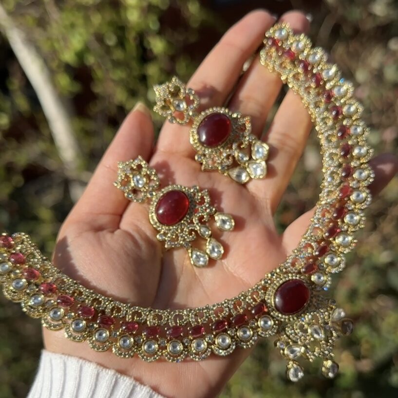 Laachi Necklace Set