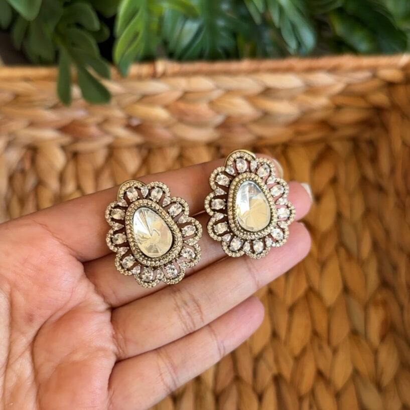 Aura Stud earrings