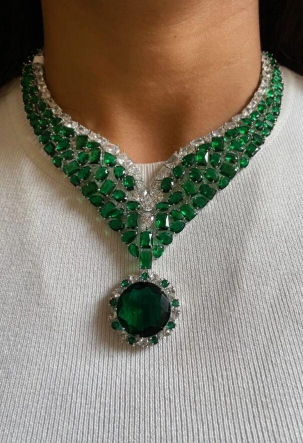 Tripti Necklace Set