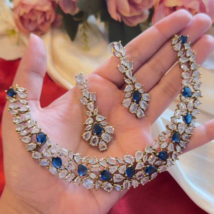 Bella Necklace Set (Golden Polish)