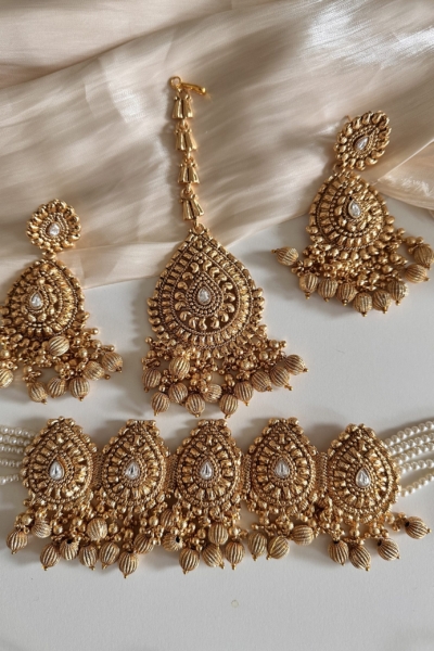 Gurkirat Necklace Set(Golden beads)