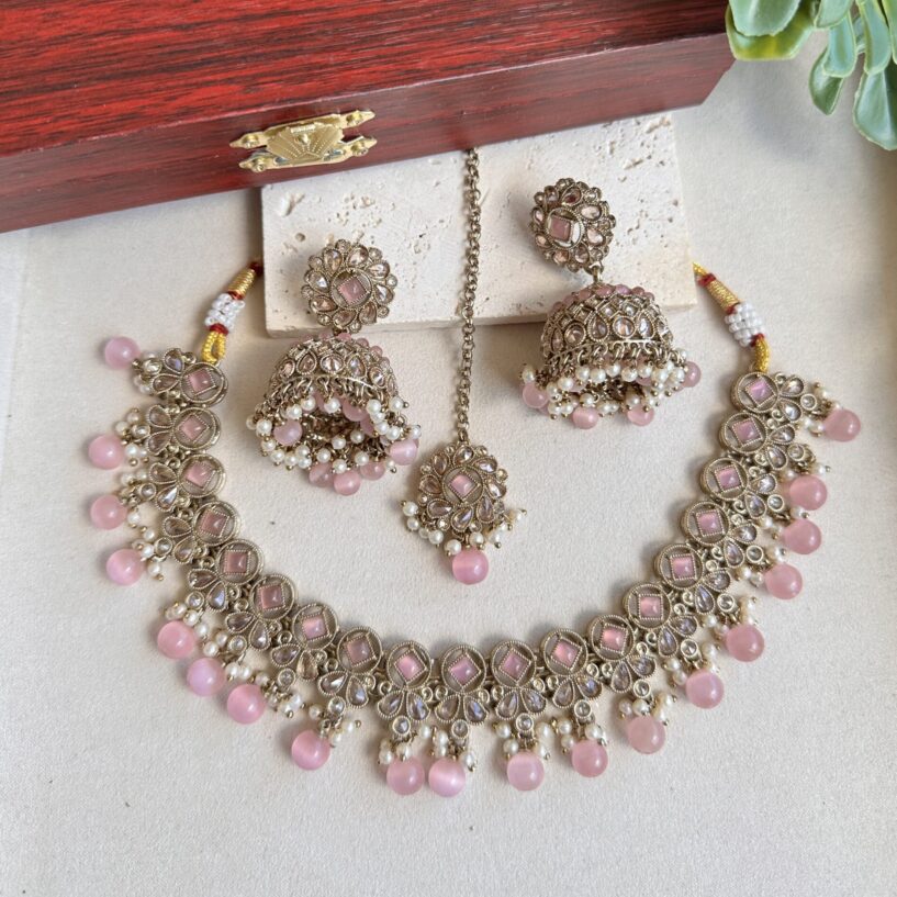 Pihu Necklace Set