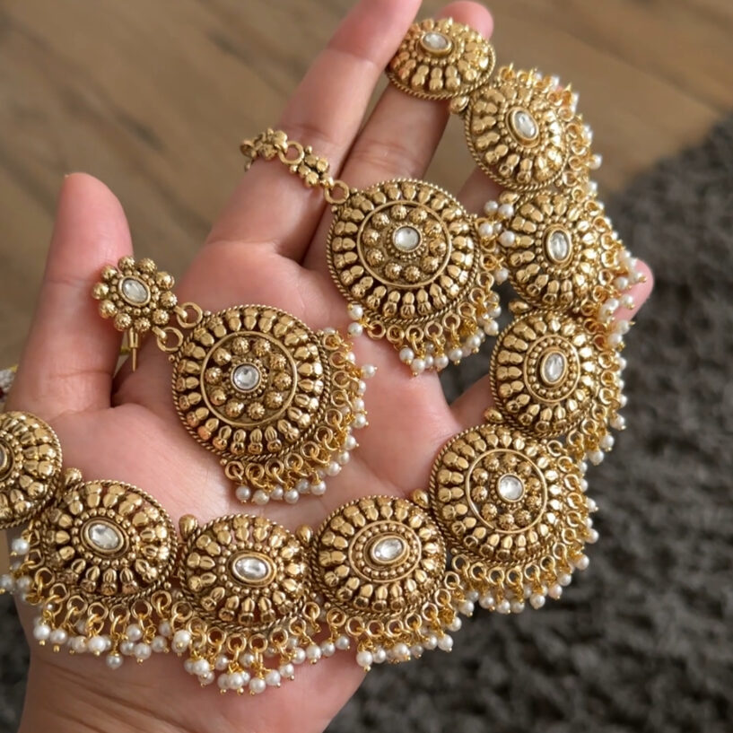 Jasmeetkaur Necklace Set(white)