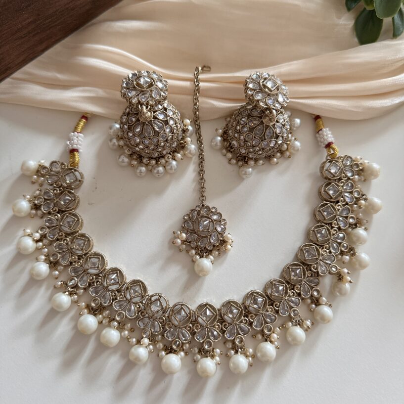 Pihu Necklace Set (white)